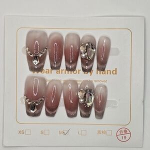 Medium Press-on Nail Elegant Ombre Press-On Nails with Rhinestones - M4